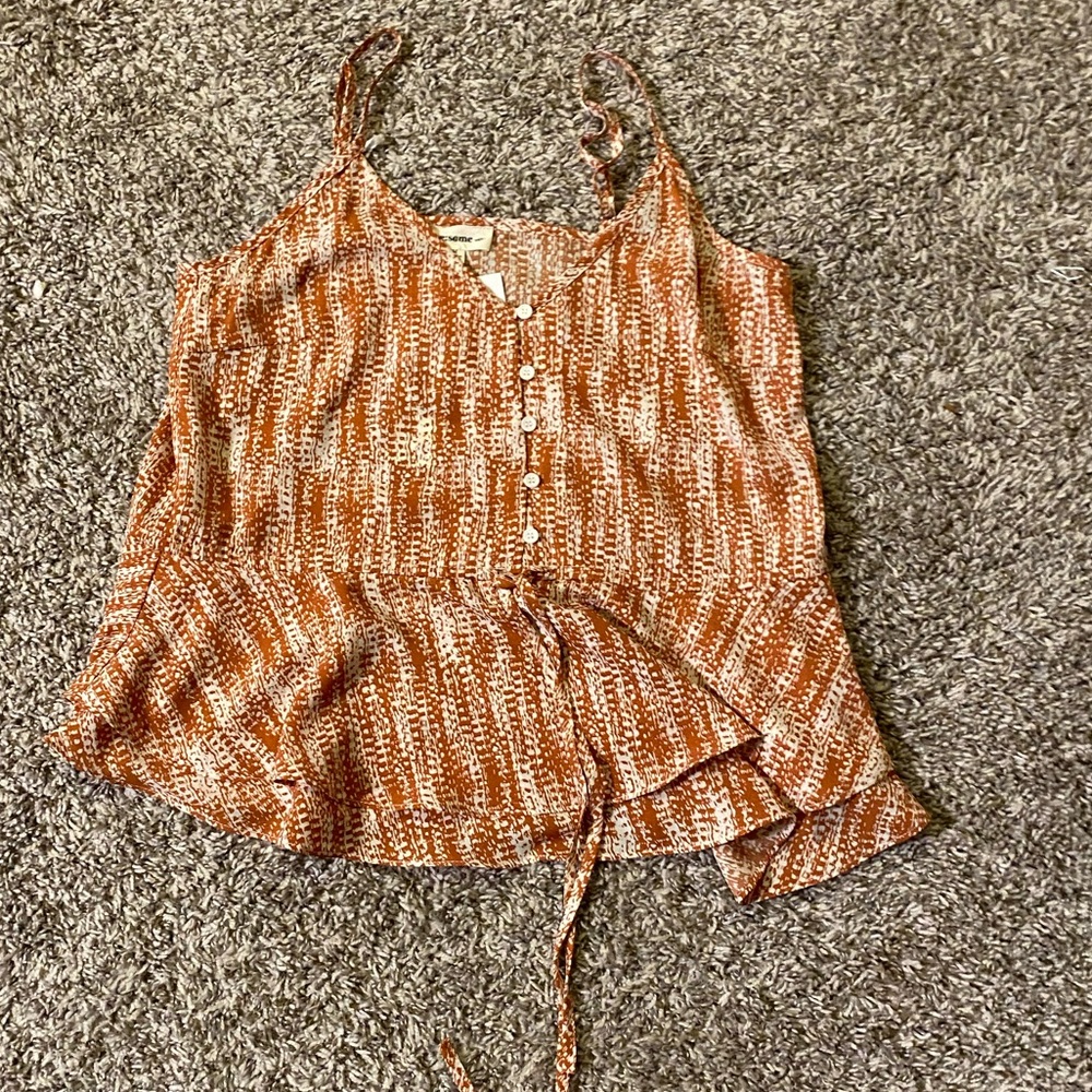What and orange tank top